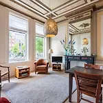 Beautiful & Well-Located Canal Apartment