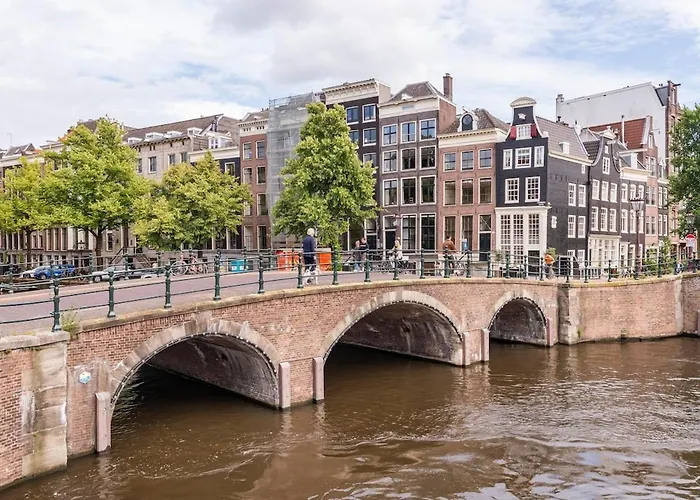 Beautiful & Well-Located Canal Apartment